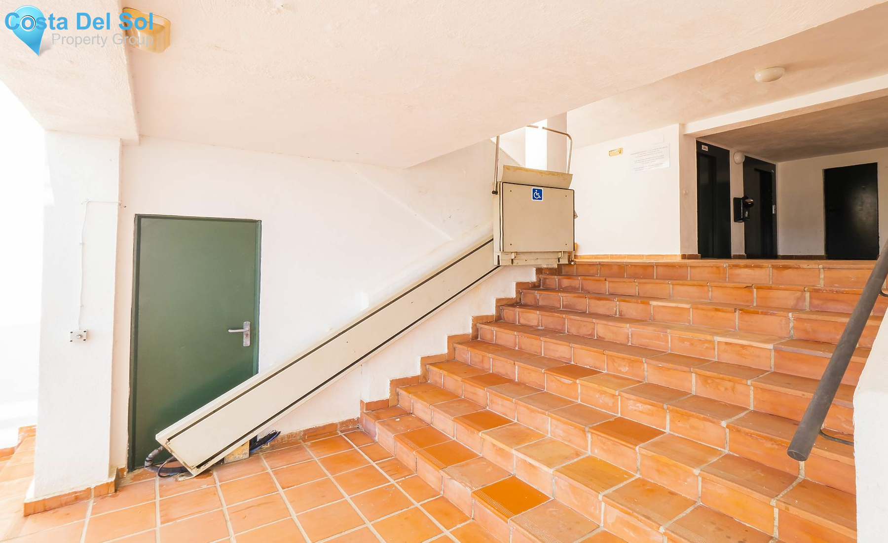 Middle Floor Apartment in Estepona-1491079