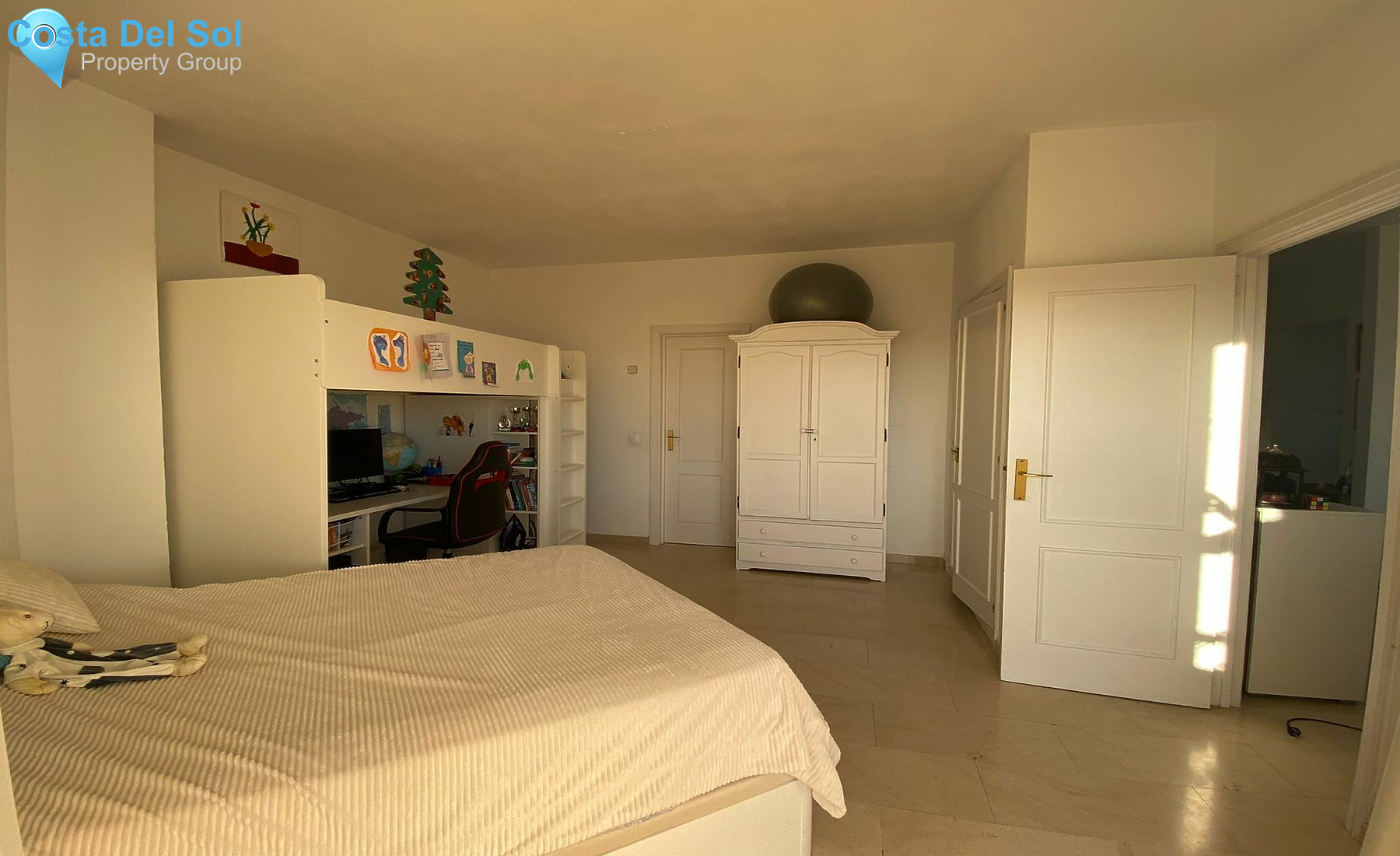 Middle Floor Apartment in Estepona-1516252