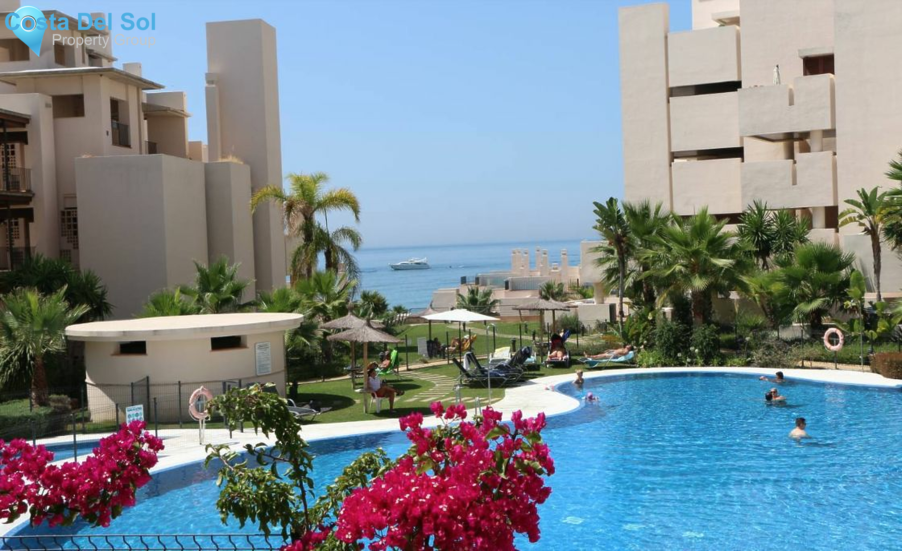 Middle Floor Apartment in Estepona-1547036