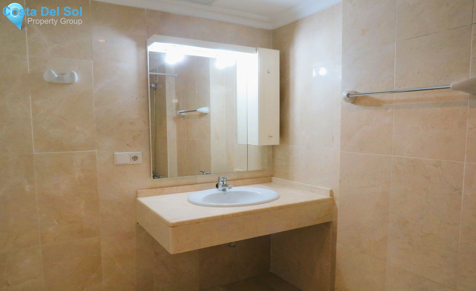 Middle Floor Apartment in Marbella-1374795
