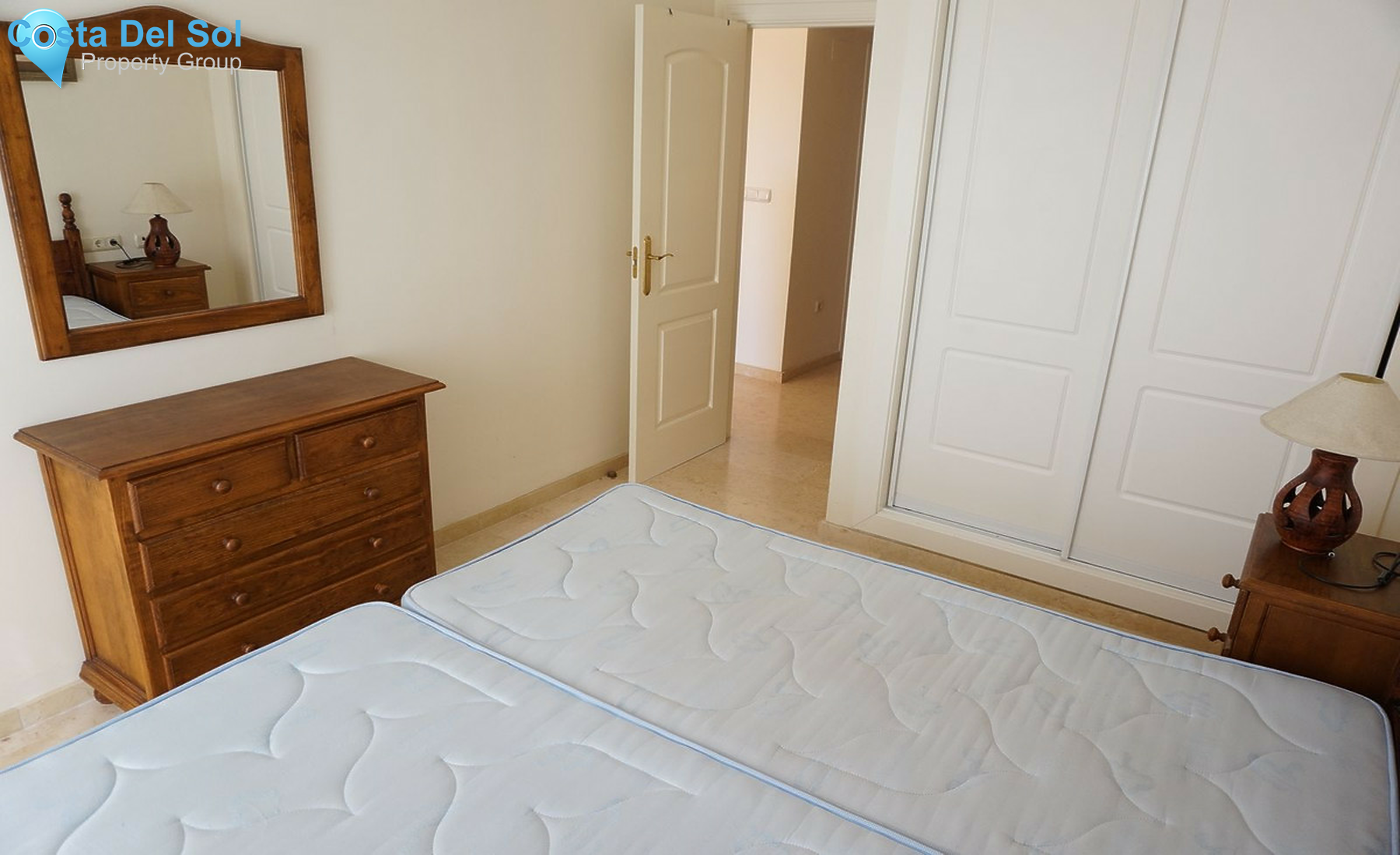 Middle Floor Apartment in Marbella-1507159