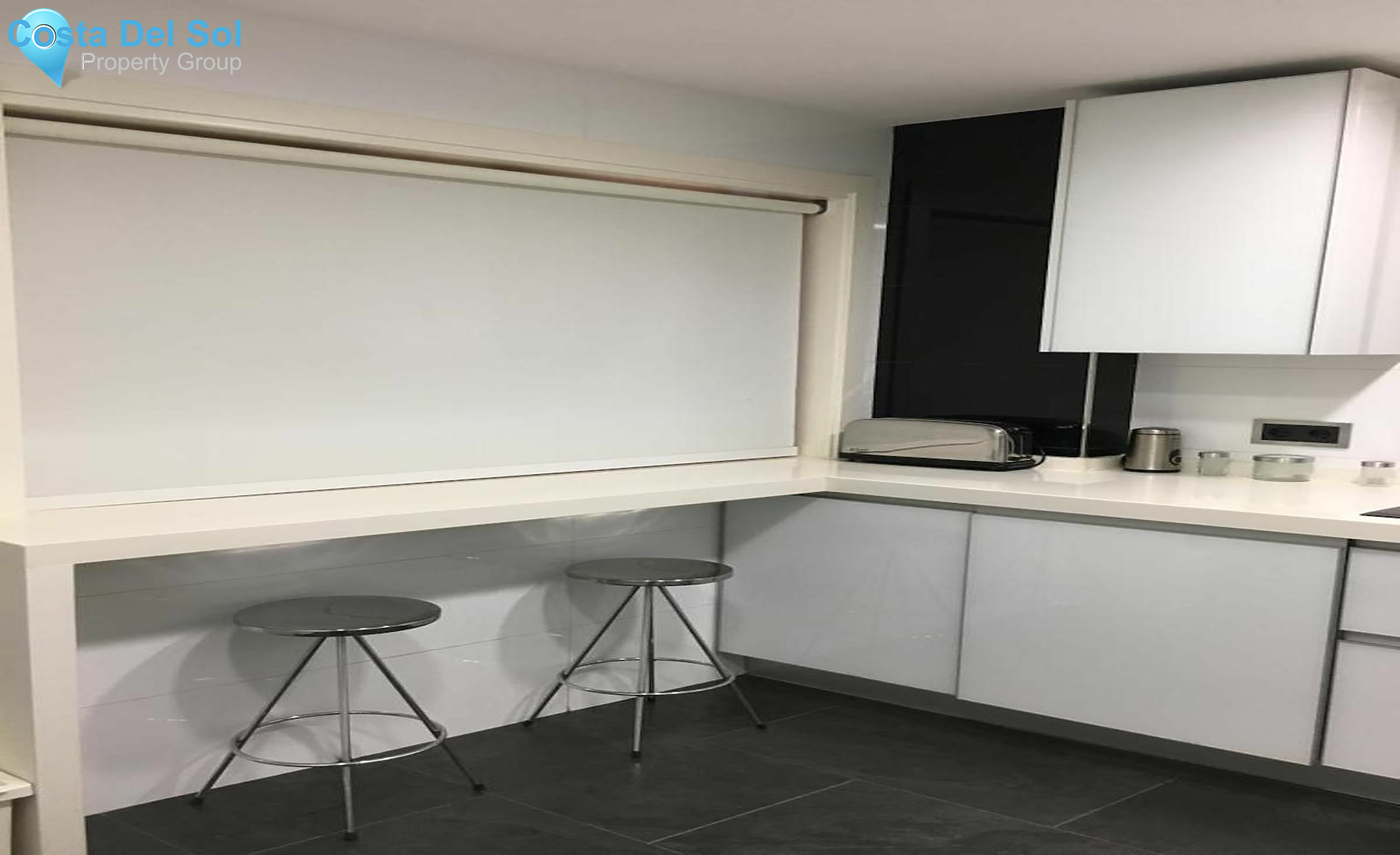 Middle Floor Apartment in Marbella-1151003