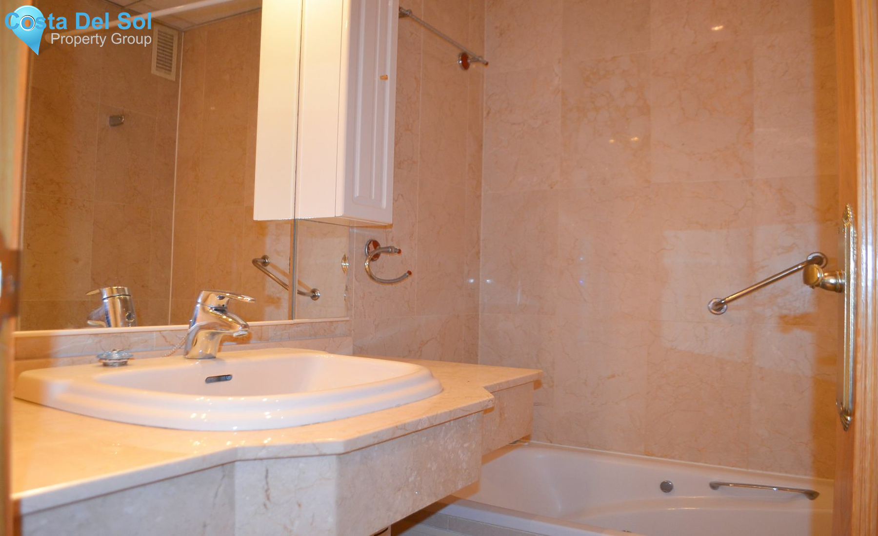 Middle Floor Apartment in Marbella-1396240