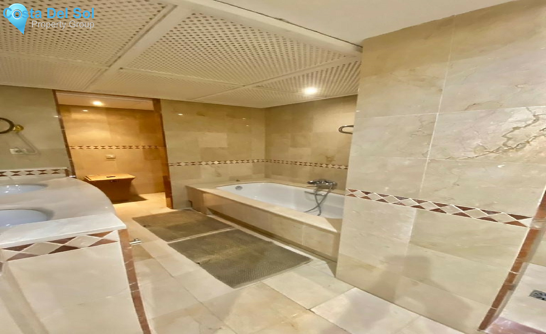 Middle Floor Apartment in New Golden Mile