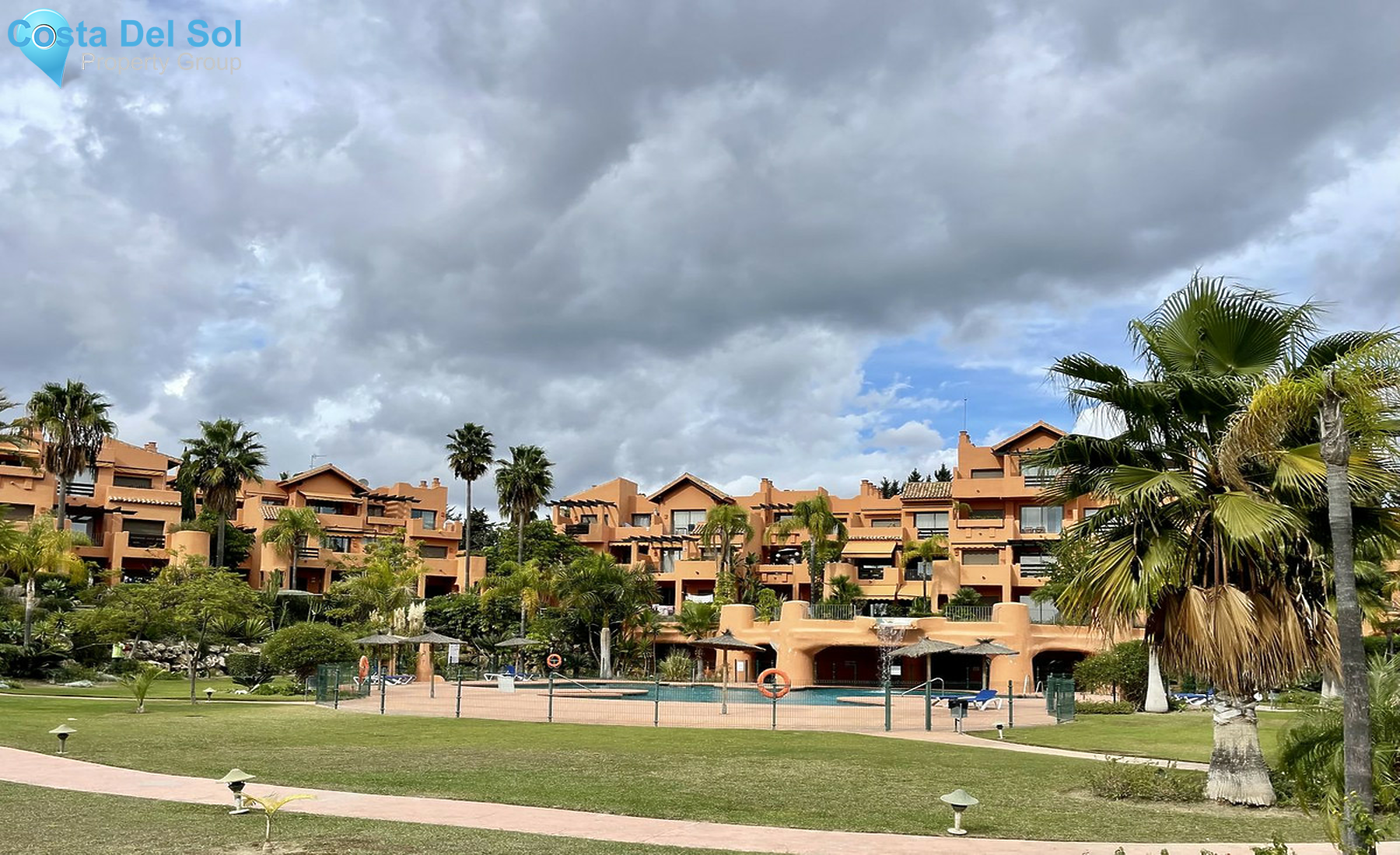 Middle Floor Apartment in New Golden Mile