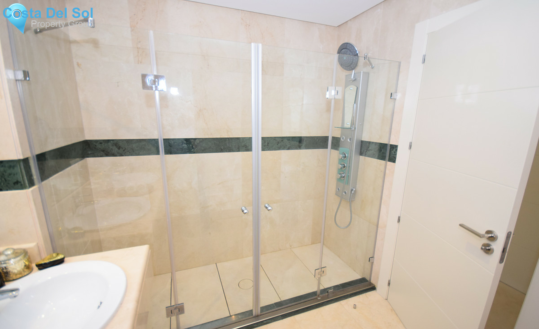 Middle Floor Apartment in Nueva Andalucía-1354160