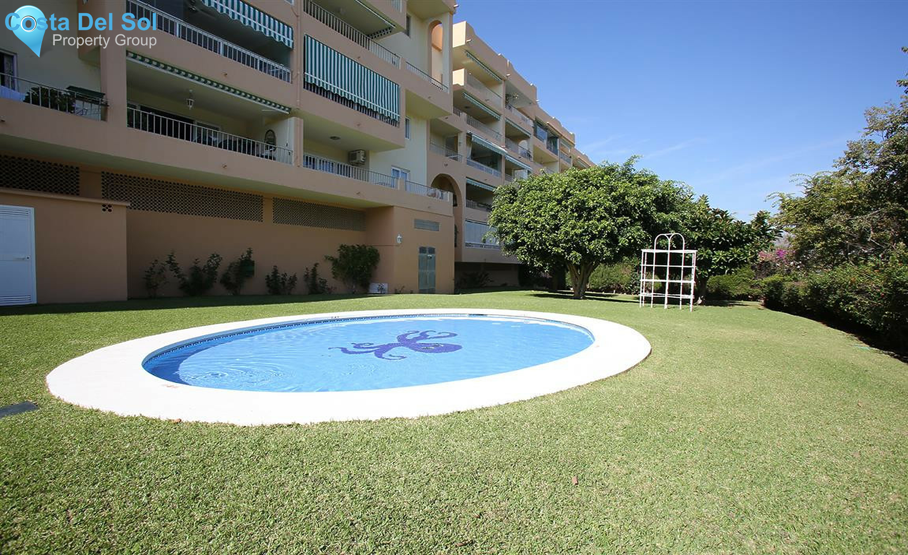 Middle Floor Apartment in Nueva Andalucía-1527184