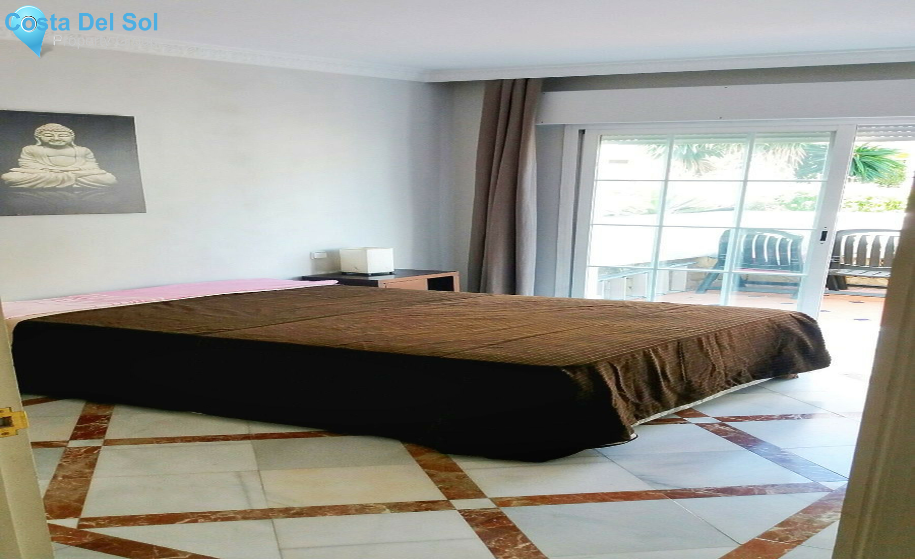 Middle Floor Apartment in Nueva Andalucía-1558644