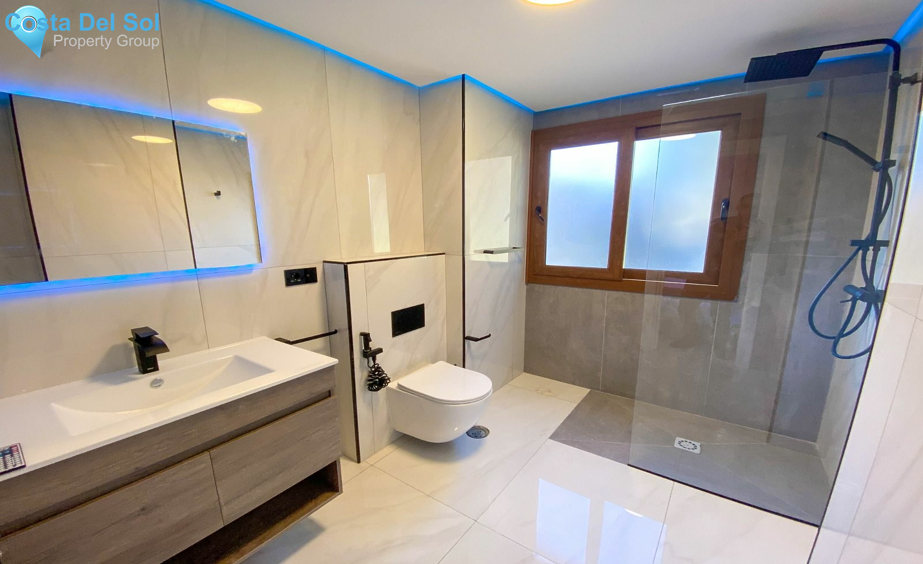 Middle Floor Apartment in Nueva Andalucía-1463952