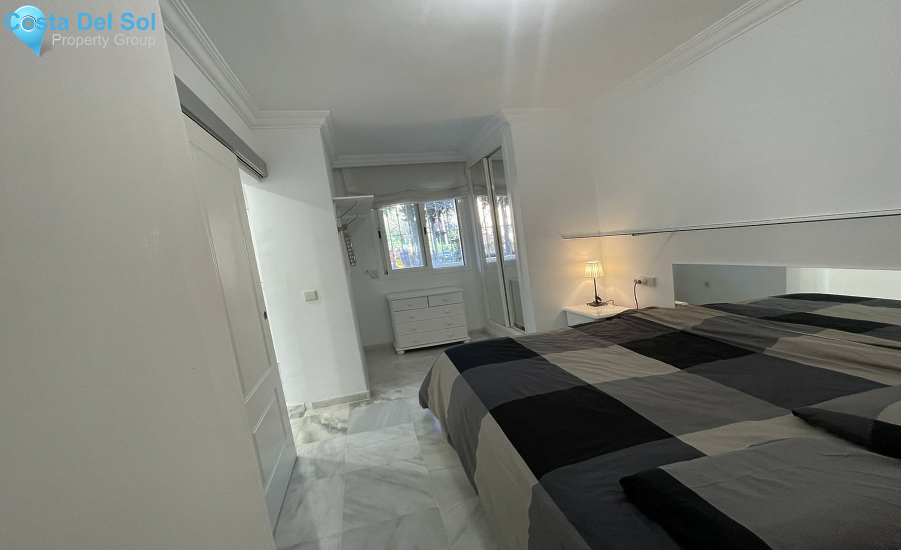 Middle Floor Apartment in The Golden Mile-1555903