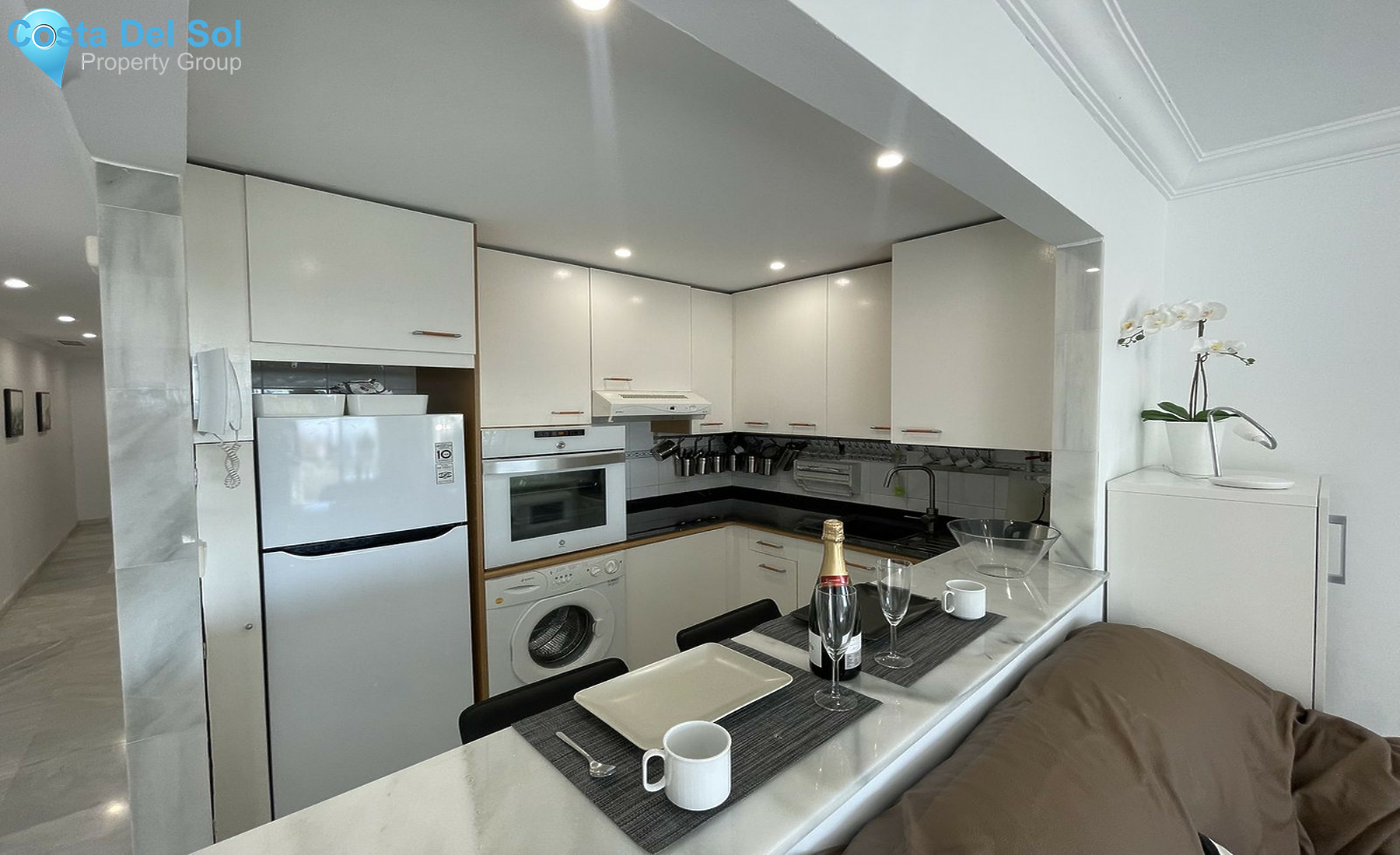 Middle Floor Apartment in The Golden Mile-1555890