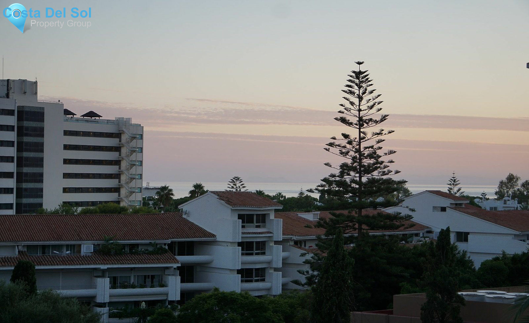 Middle Floor Apartment in The Golden Mile-1211264