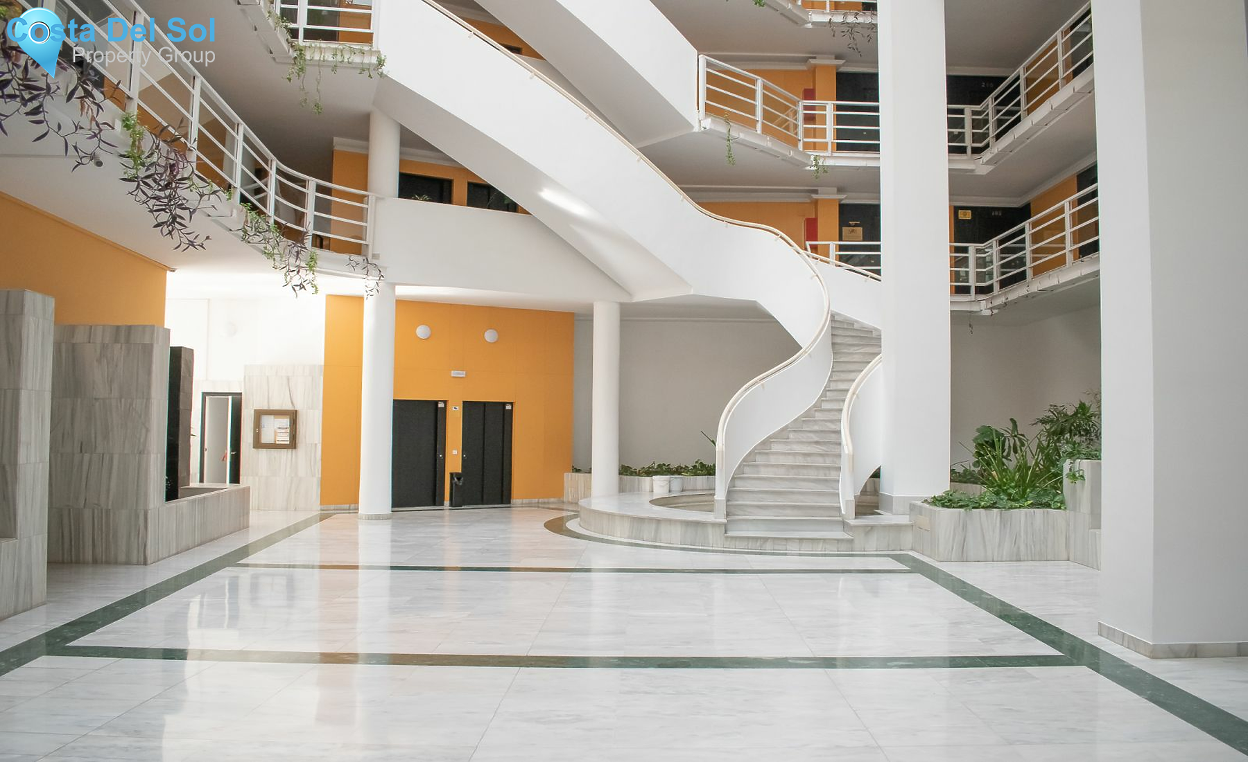 Middle Floor Apartment in The Golden Mile-1211268