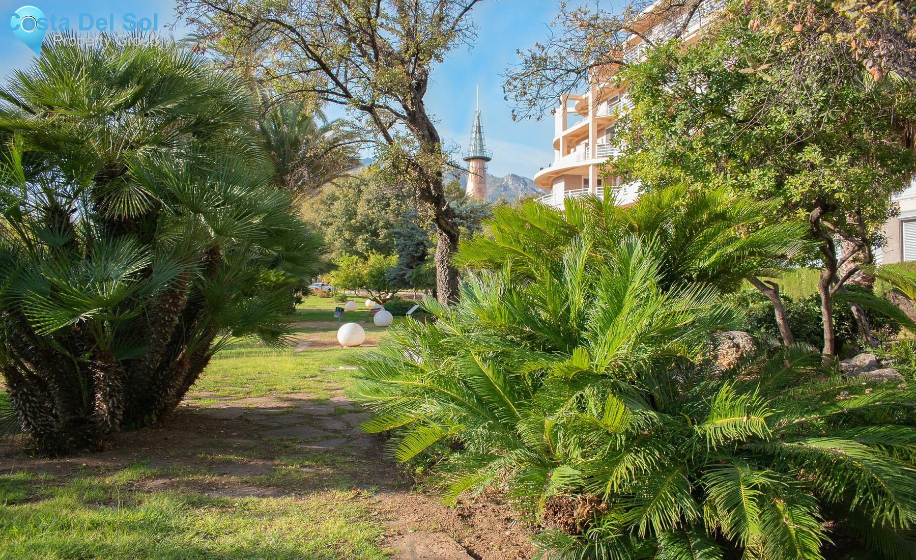 Middle Floor Apartment in The Golden Mile-1211271