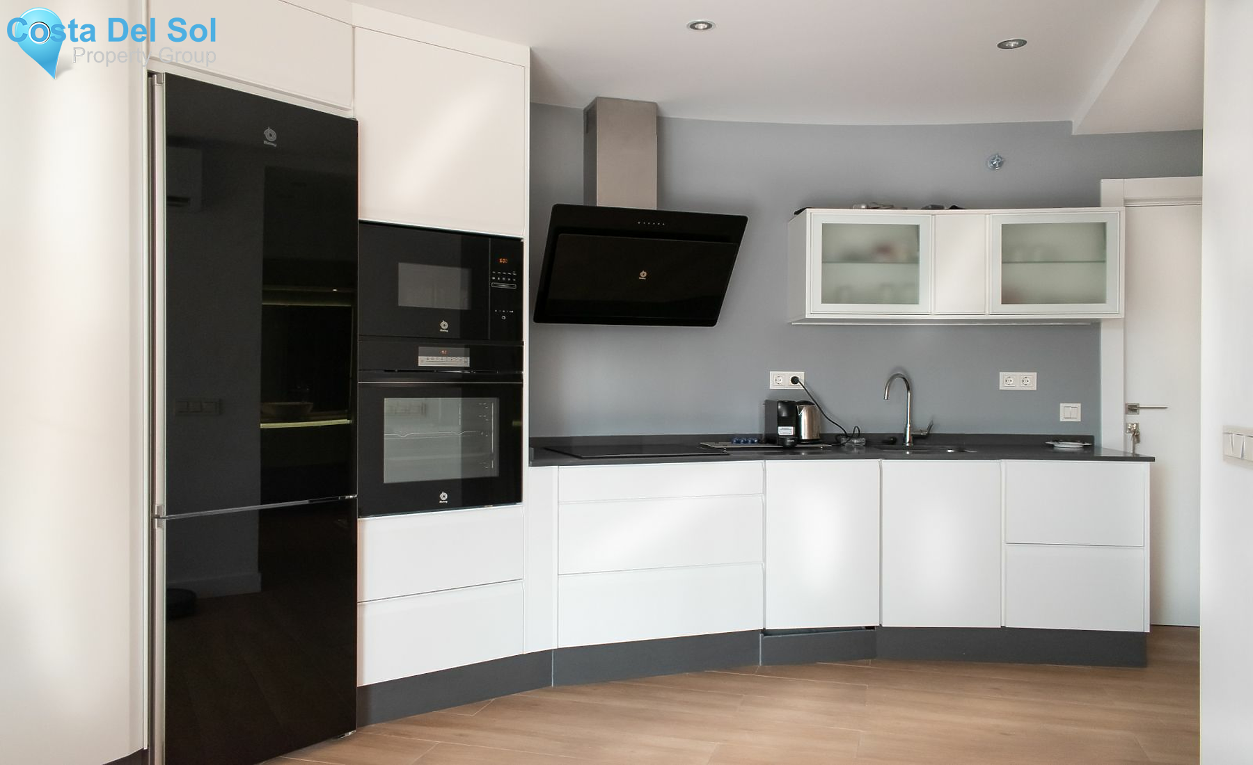 Middle Floor Apartment in The Golden Mile-1211261