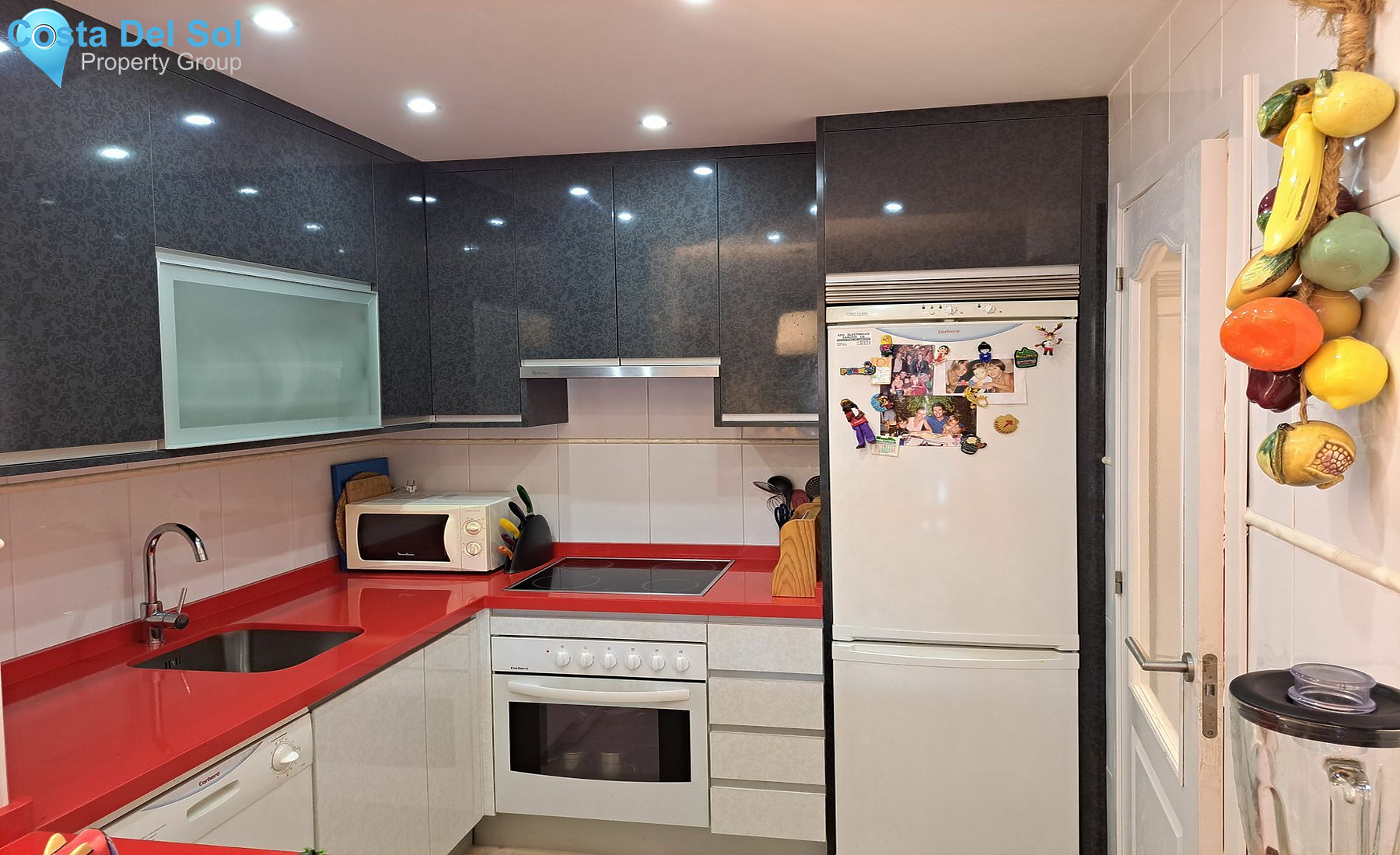 Middle Floor Apartment in The Golden Mile-1483504