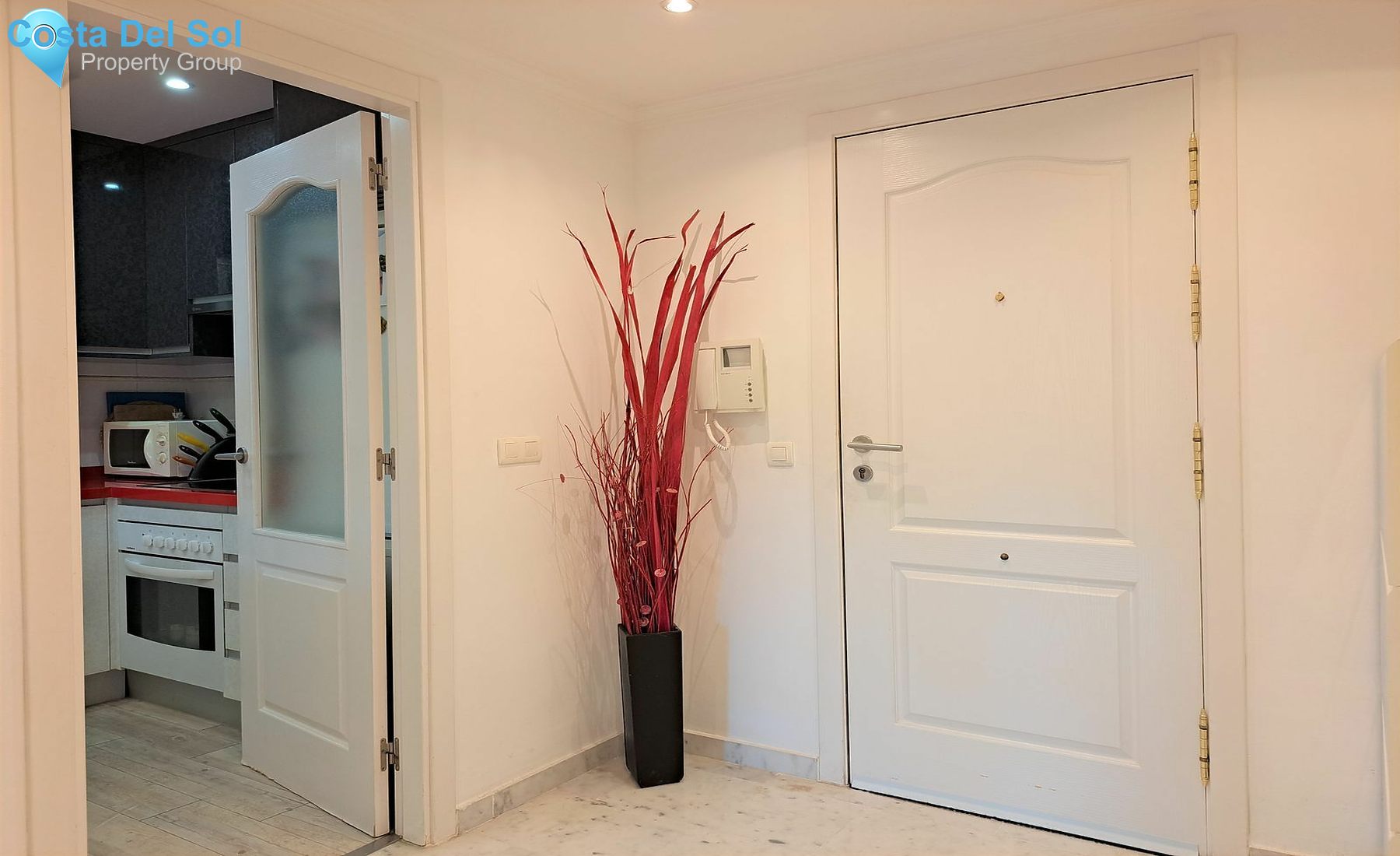 Middle Floor Apartment in The Golden Mile-1483510