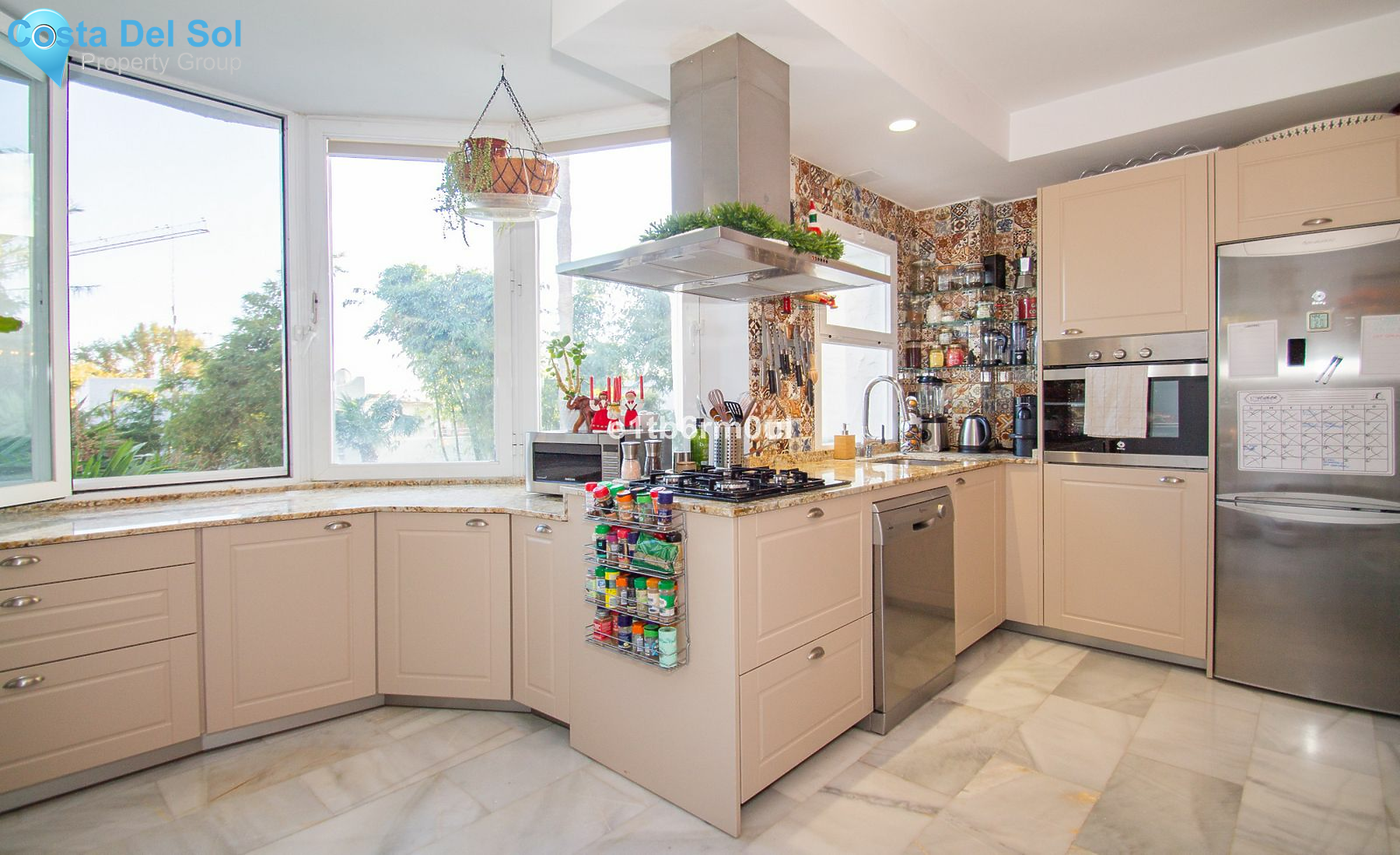 Middle Floor Apartment in The Golden Mile-1530566