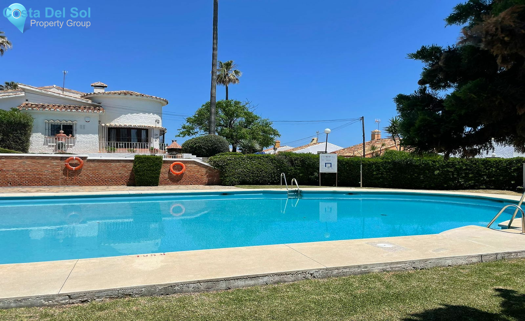 Top Floor Apartment in Estepona-1195176