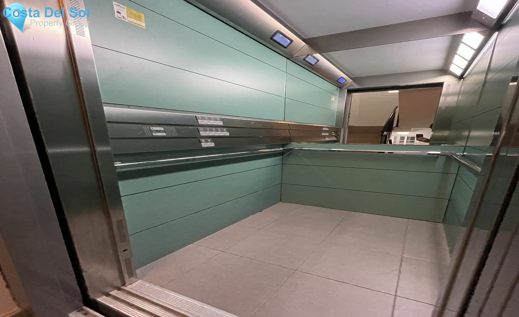 Top Floor Apartment in Guaro-1155578