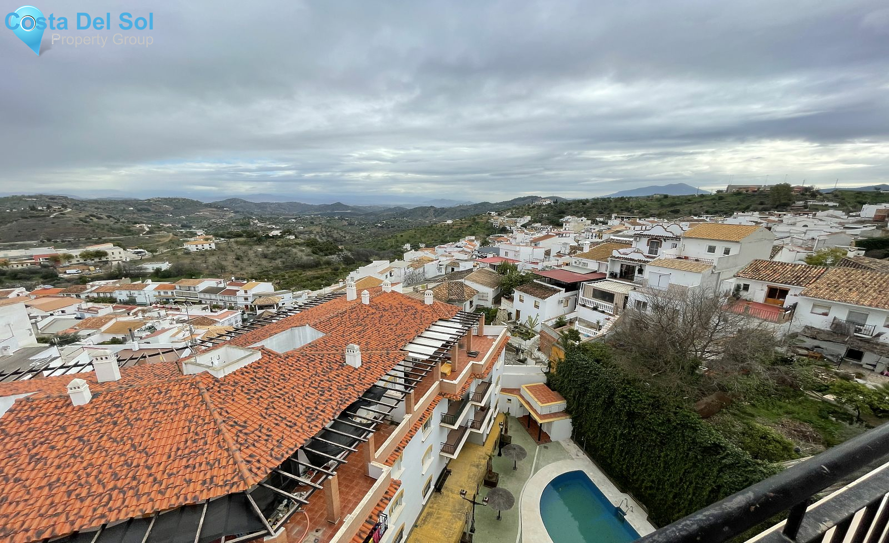 Top Floor Apartment in Guaro-1155580