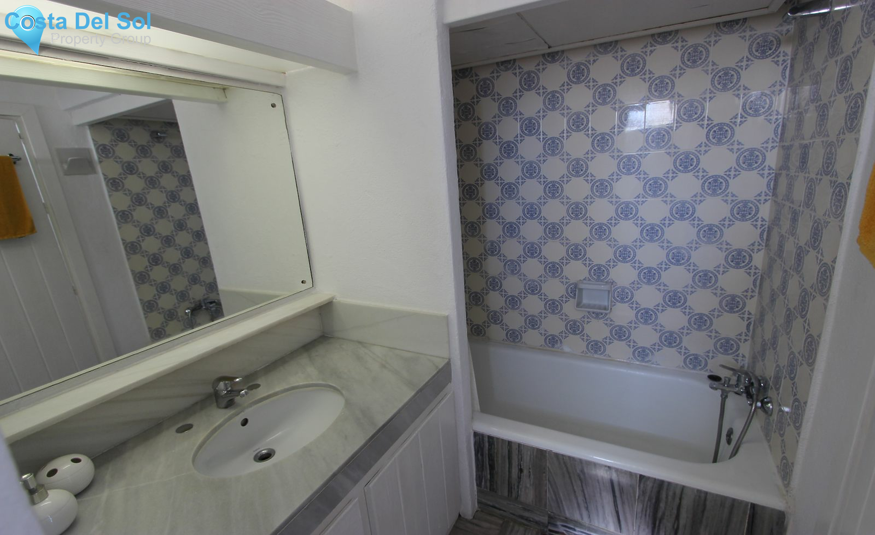 Top Floor Apartment in Marbella-1223576