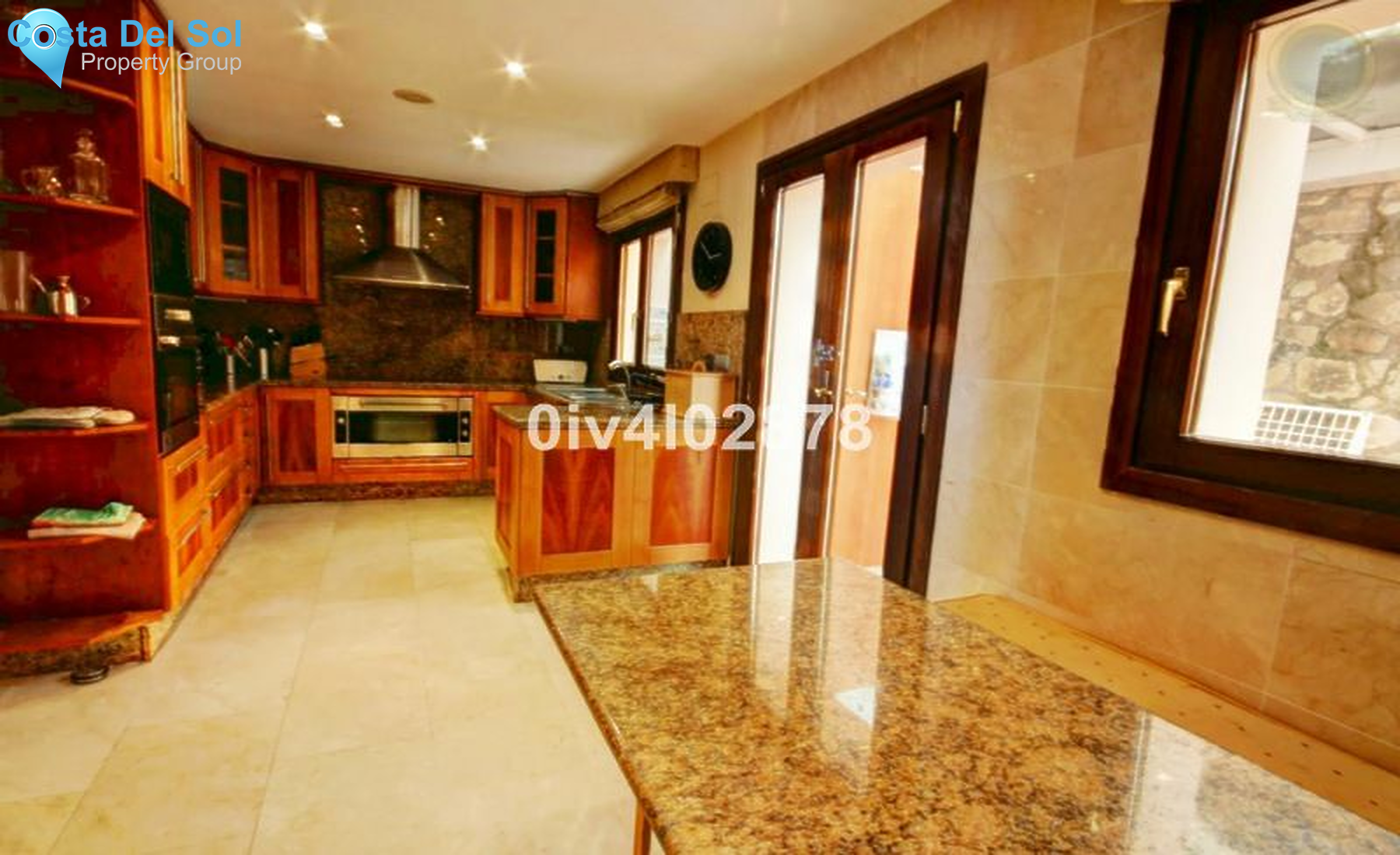 Detached Villa in Benalmadena Pueblo-1390126