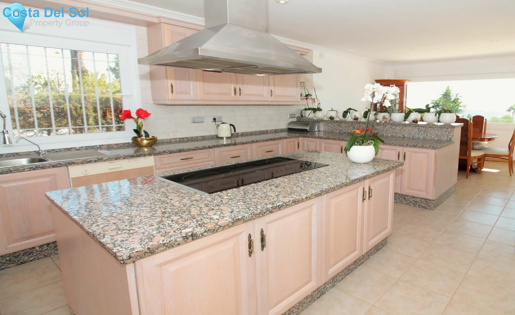 Detached Villa in El Paraiso-1198600