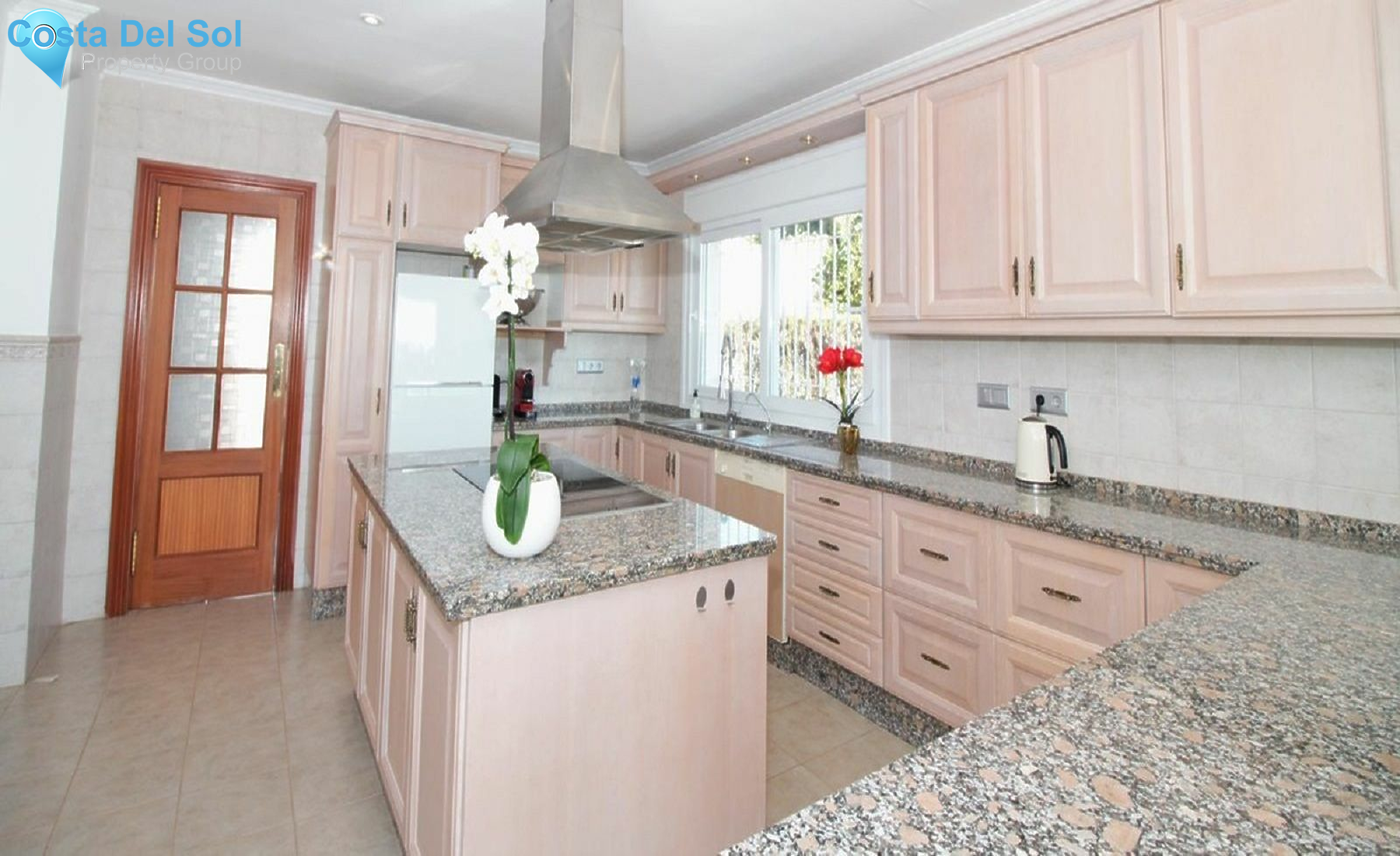 Detached Villa in El Paraiso-1198601