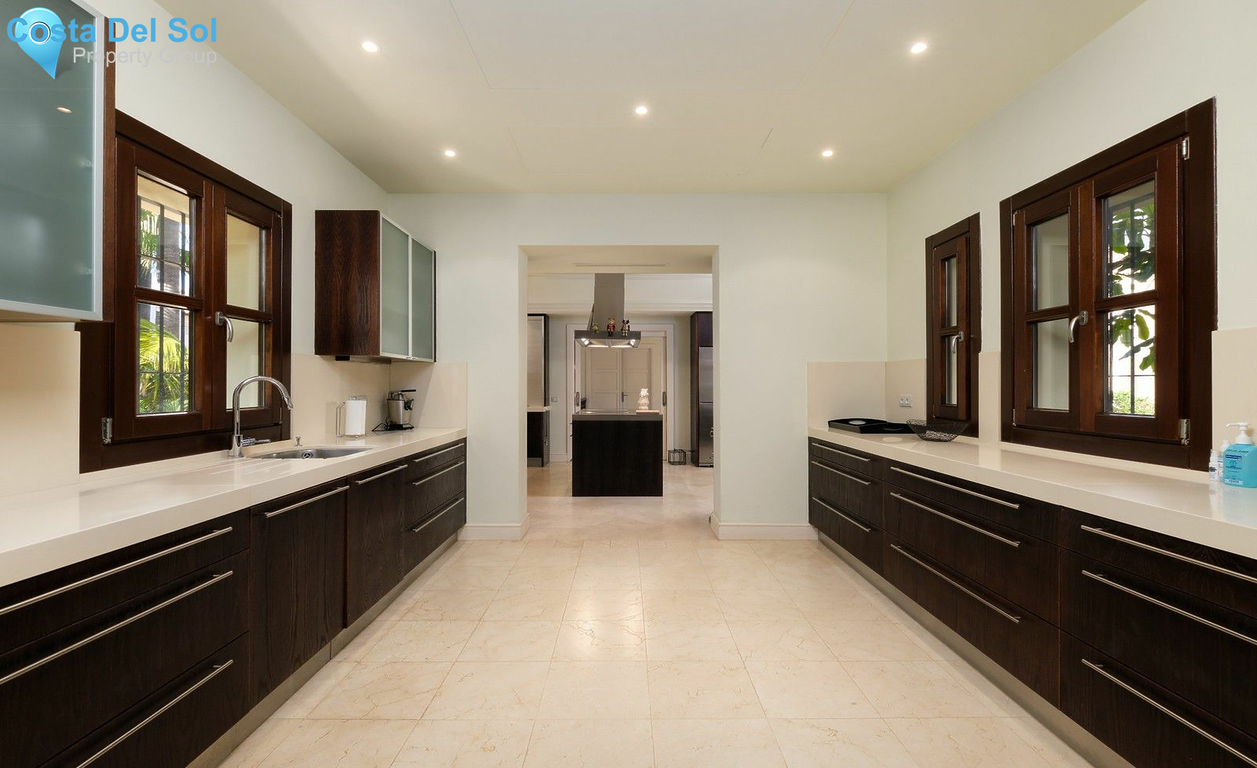 Detached Villa in Marbella-1214041