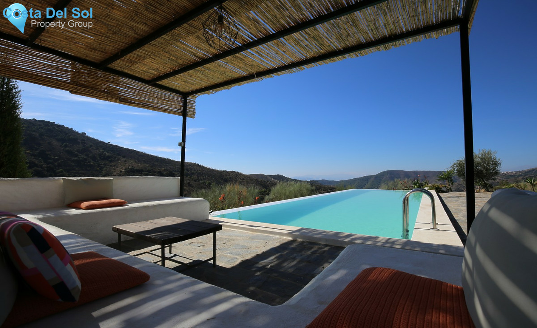 Detached Villa in Olias-710081