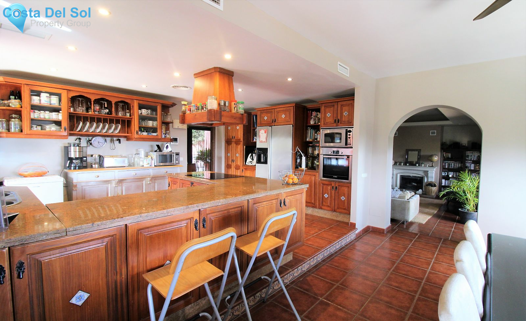 Detached Villa in New Golden Mile-1137412