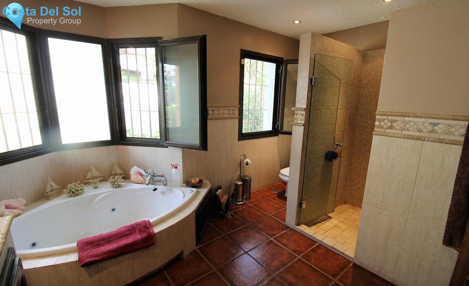 Detached Villa in New Golden Mile-1137416