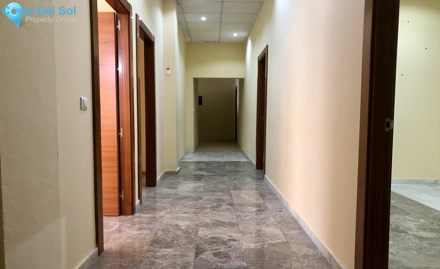 Commercial Premises in Alhaurín de la Torre-1400624