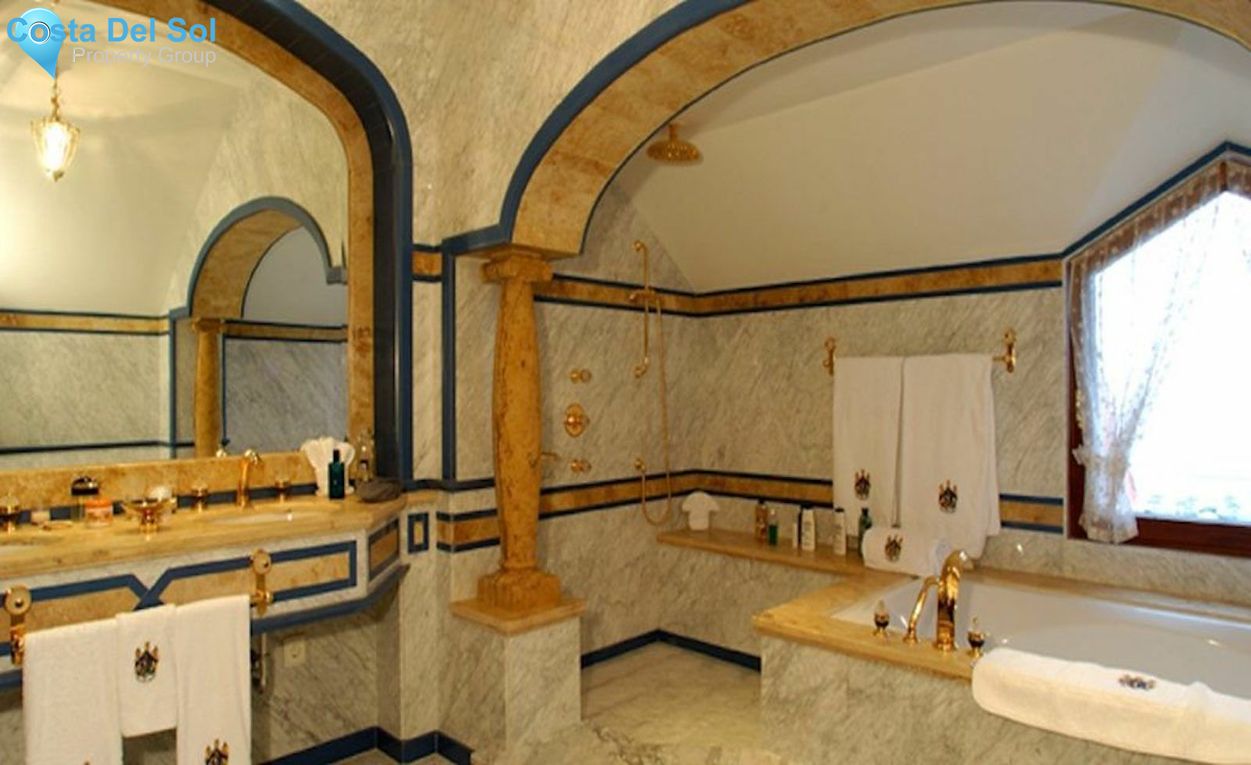 Detached Villa in The Golden Mile-1494478