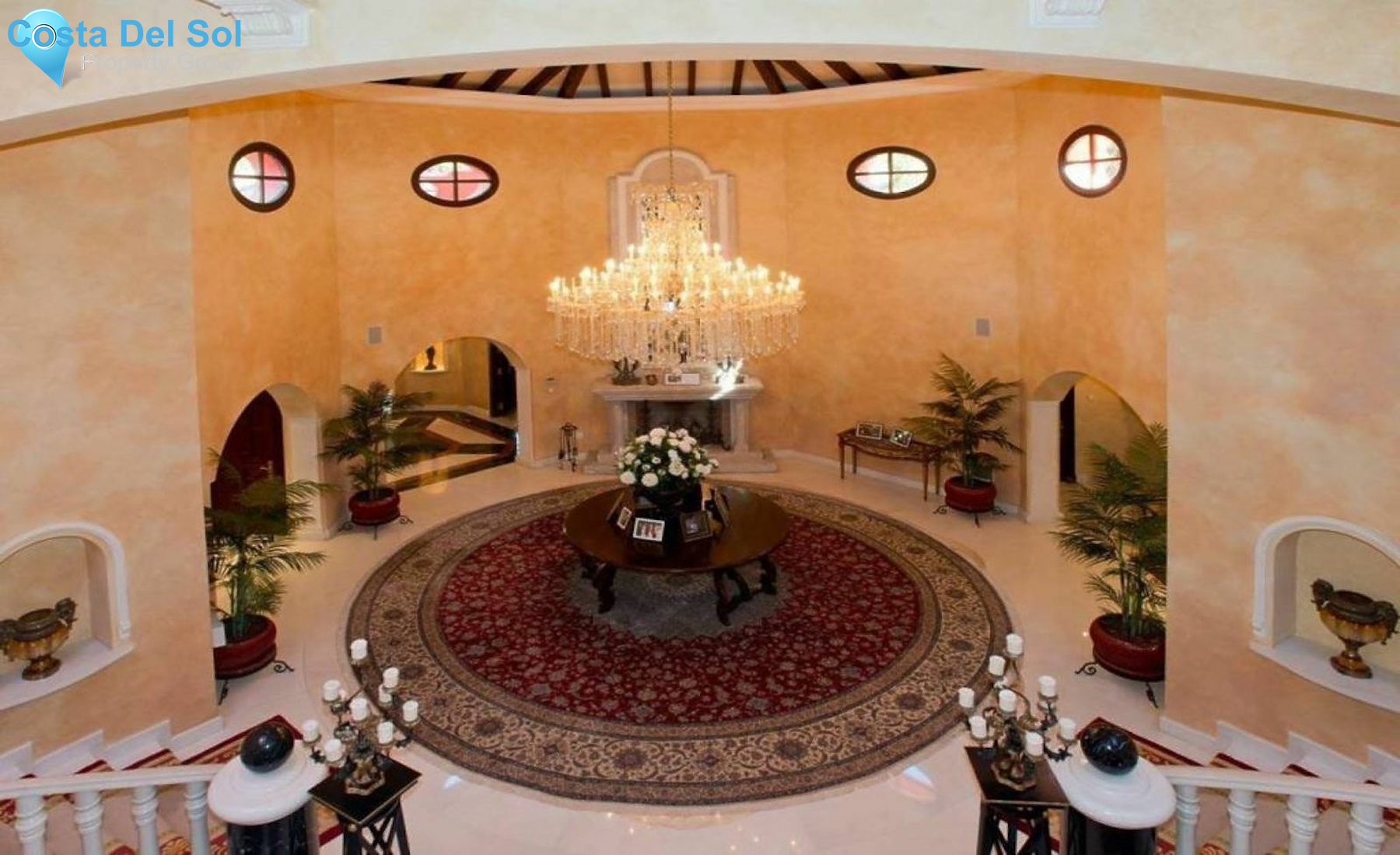 Detached Villa in The Golden Mile-1494479