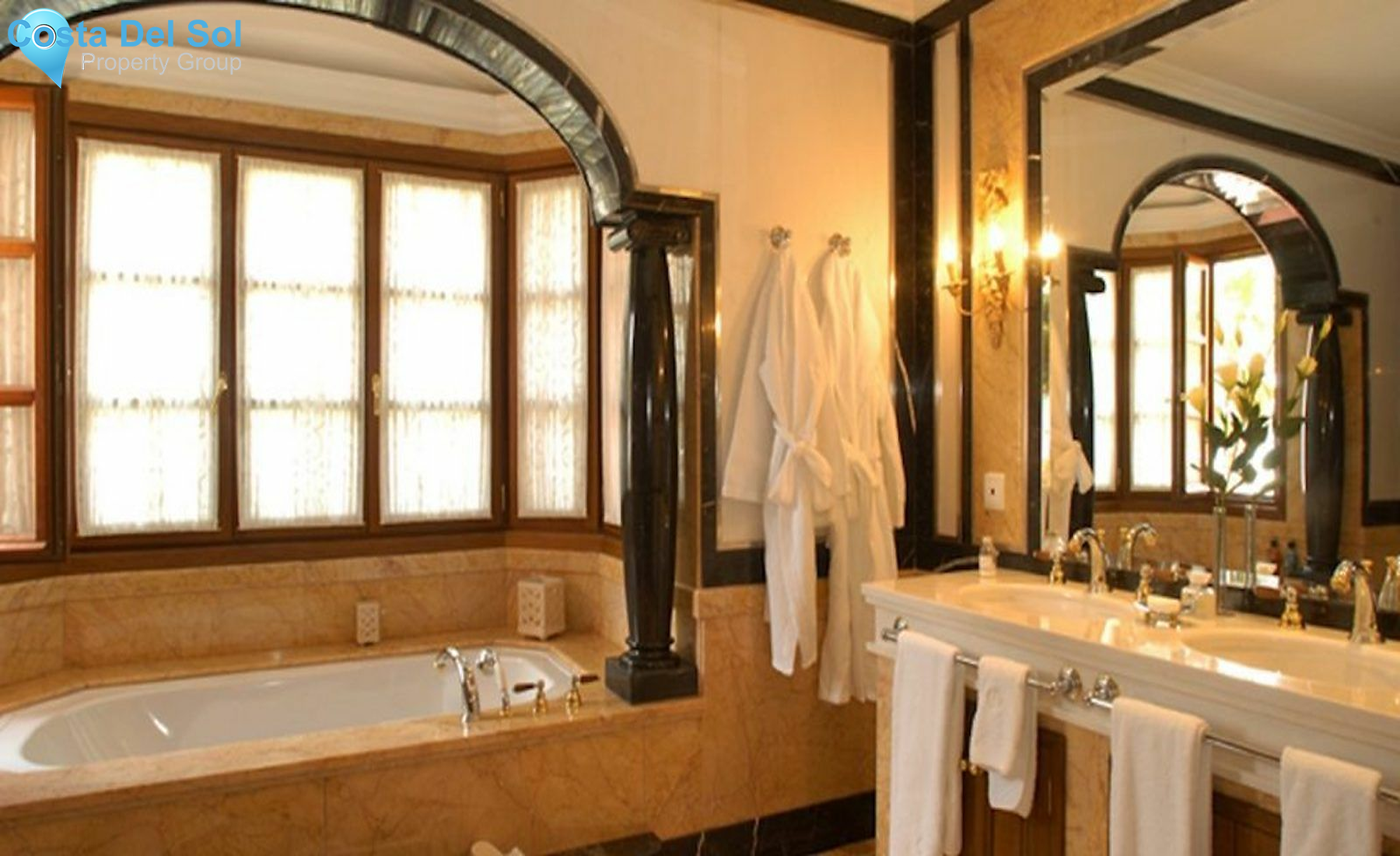 Detached Villa in The Golden Mile-1494477