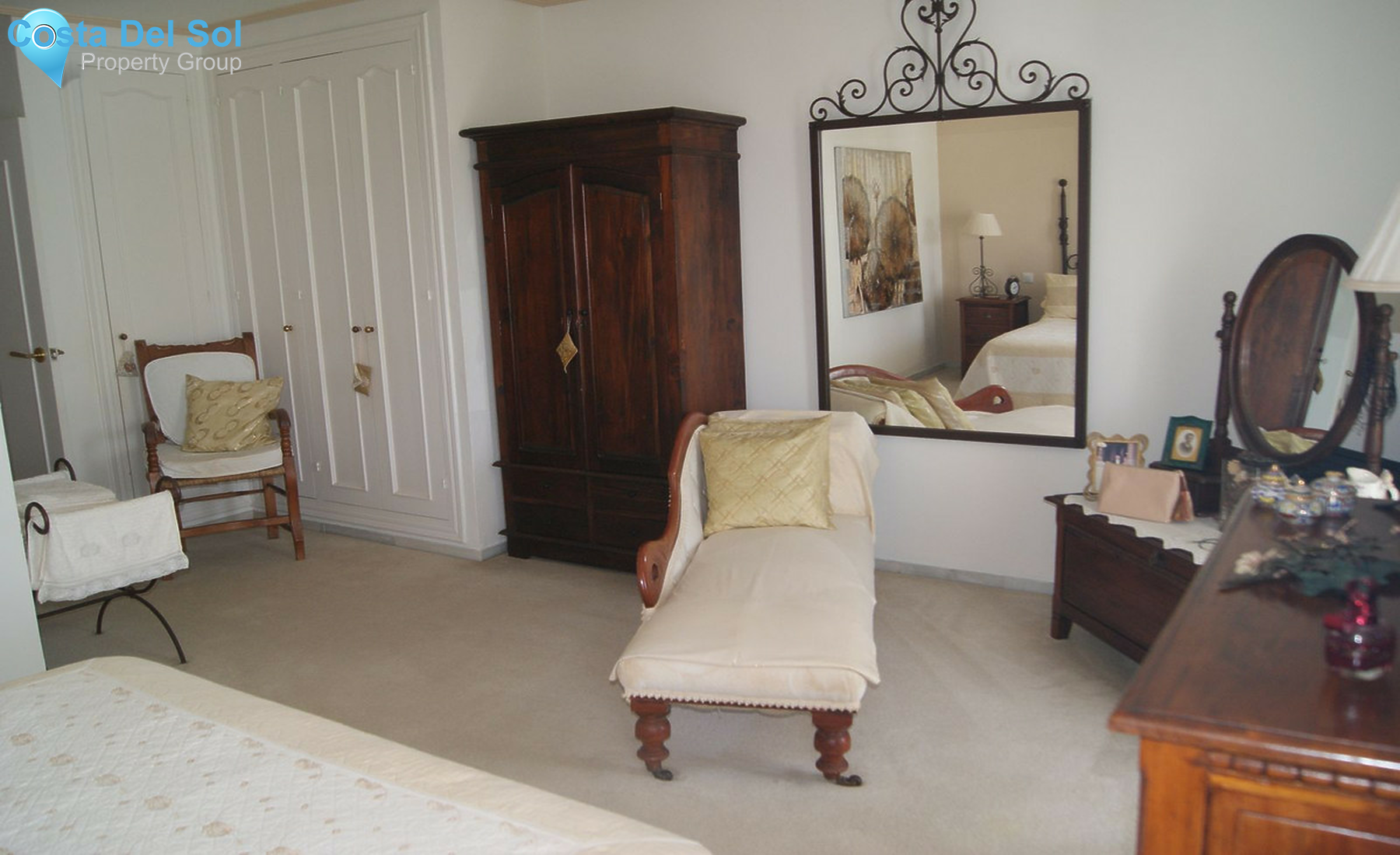 Ground Floor Apartment in Bel Air-1246473