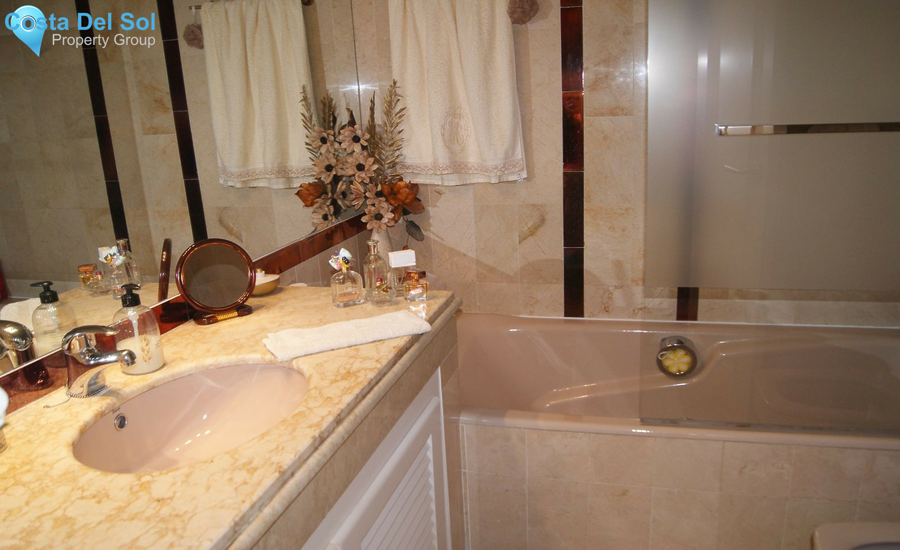 Ground Floor Apartment in Bel Air-1246474