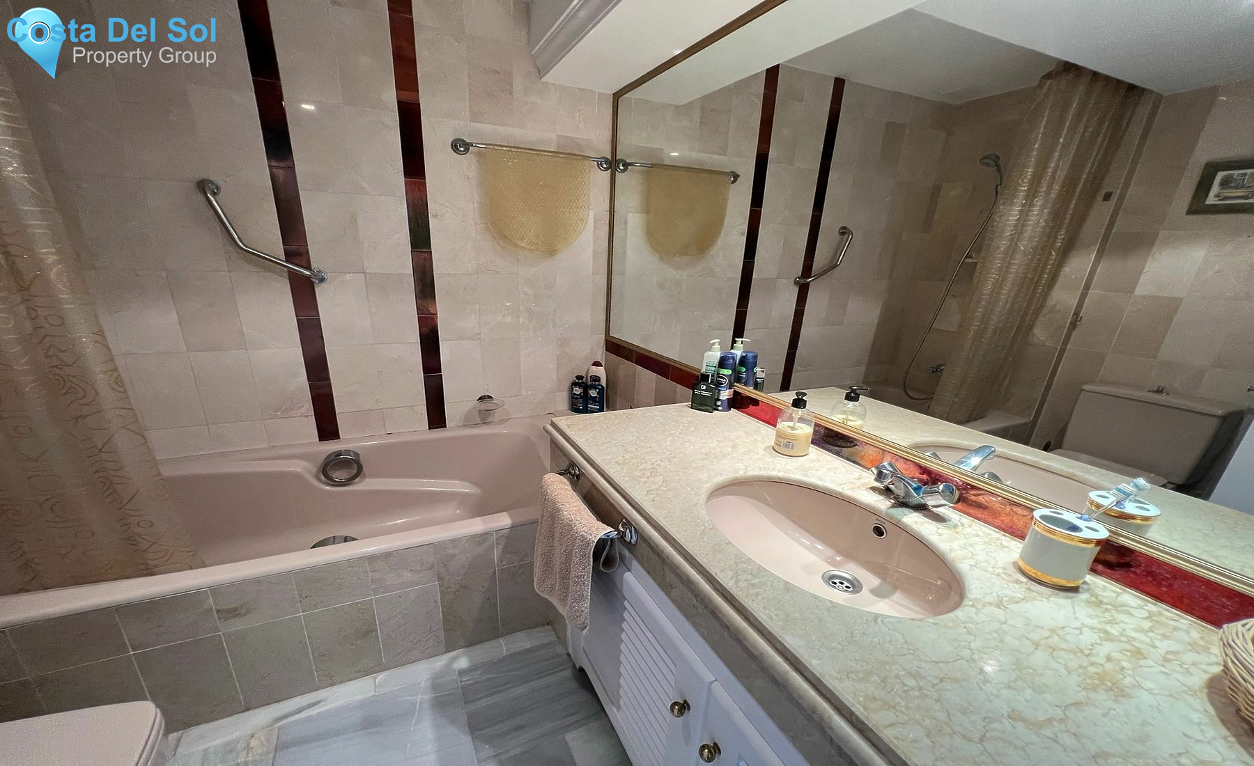 Ground Floor Apartment in Bel Air-1484643