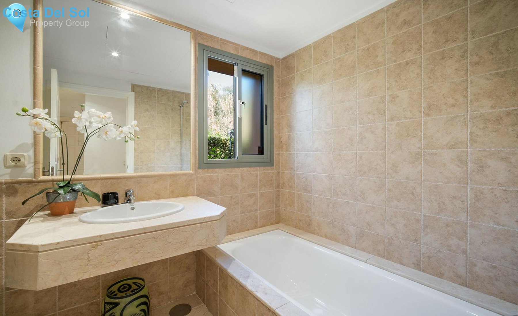 Ground Floor Apartment in Benahavís-1453255