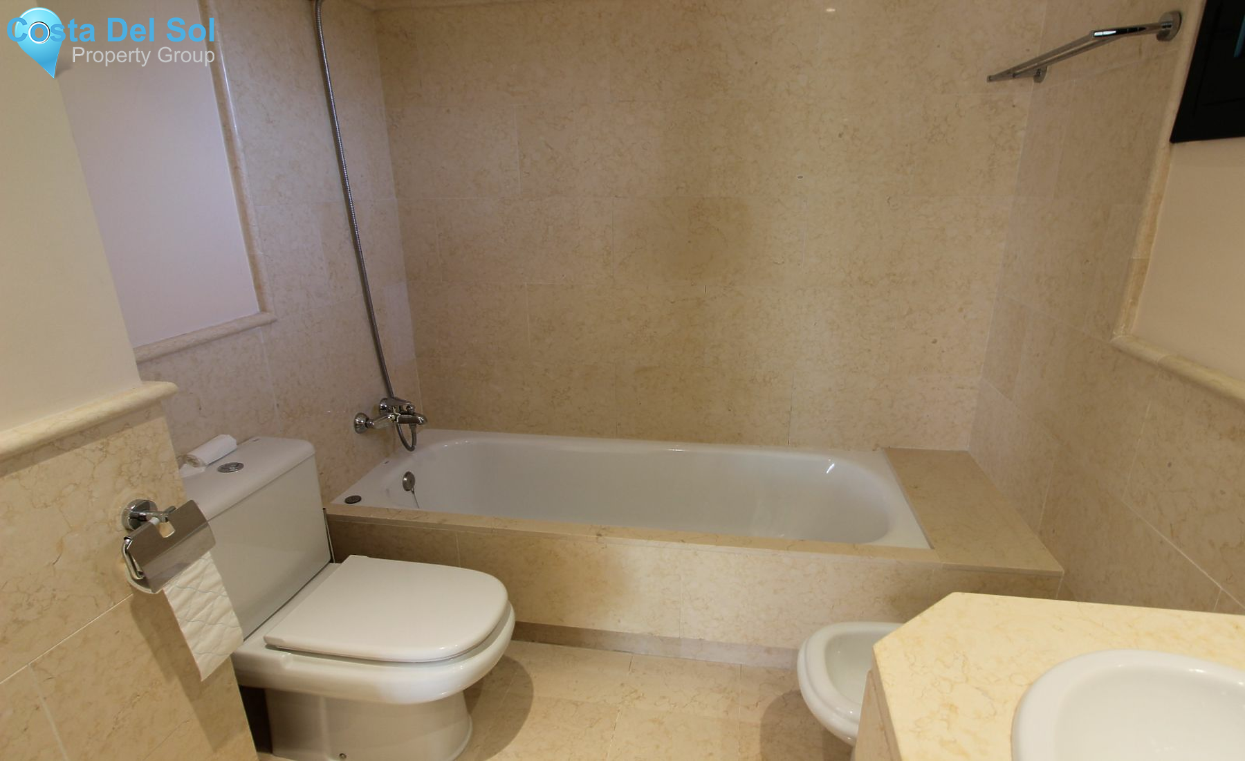 Ground Floor Apartment in Benahavís-1170986