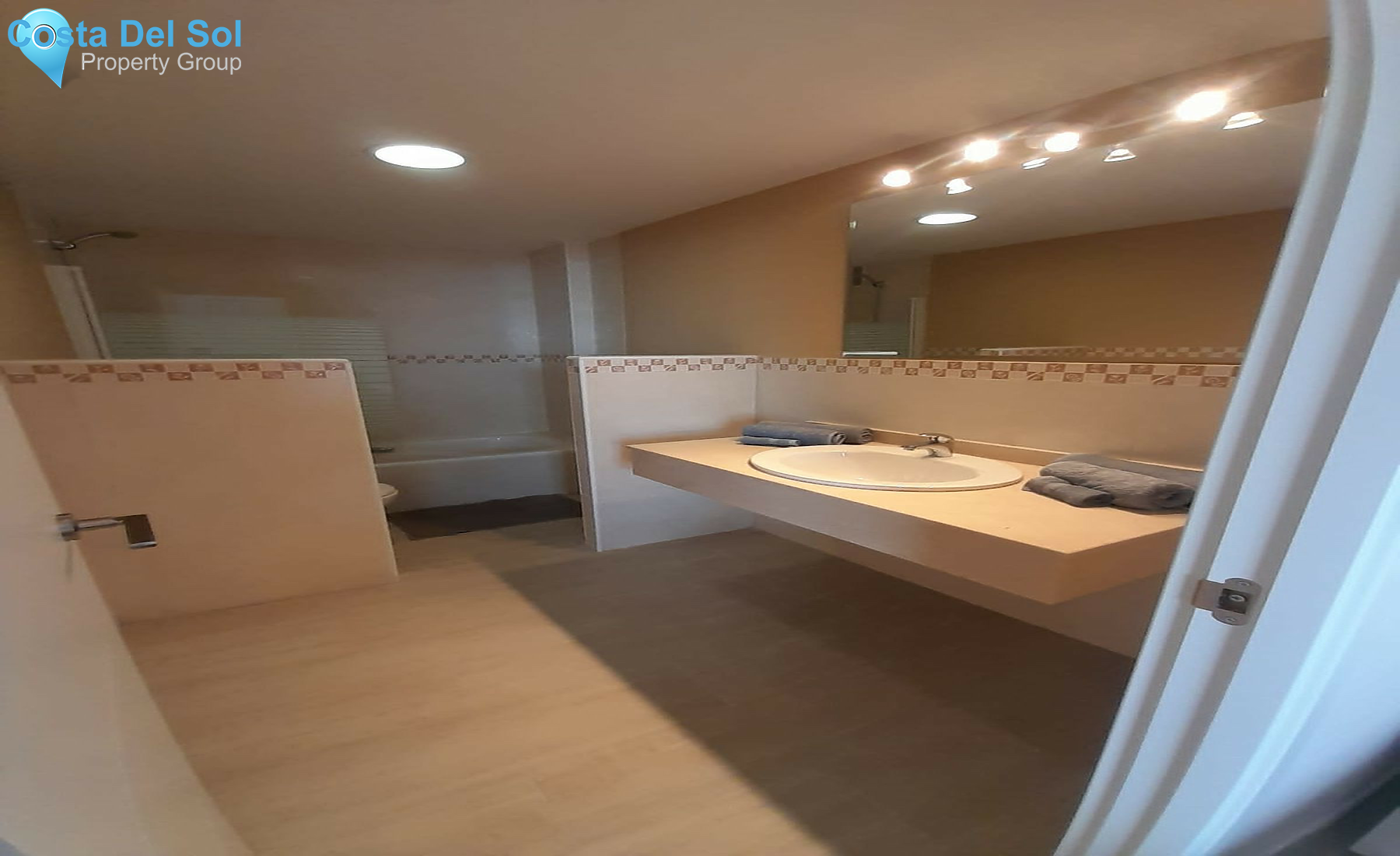 Middle Floor Apartment in Calahonda-1508774