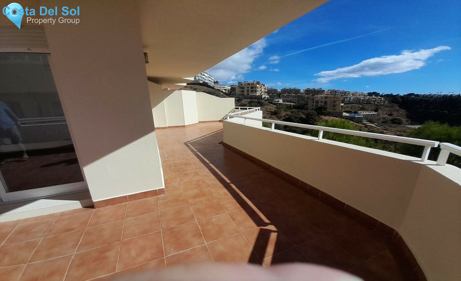 Middle Floor Apartment in Calahonda-1508765