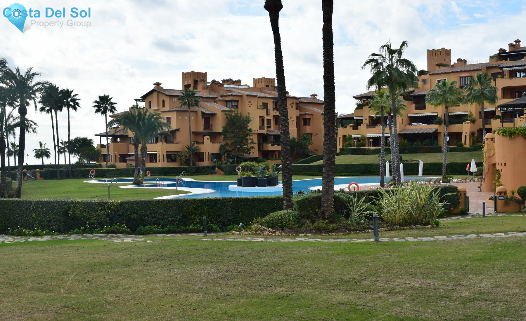 Ground Floor Apartment in Estepona-1127124