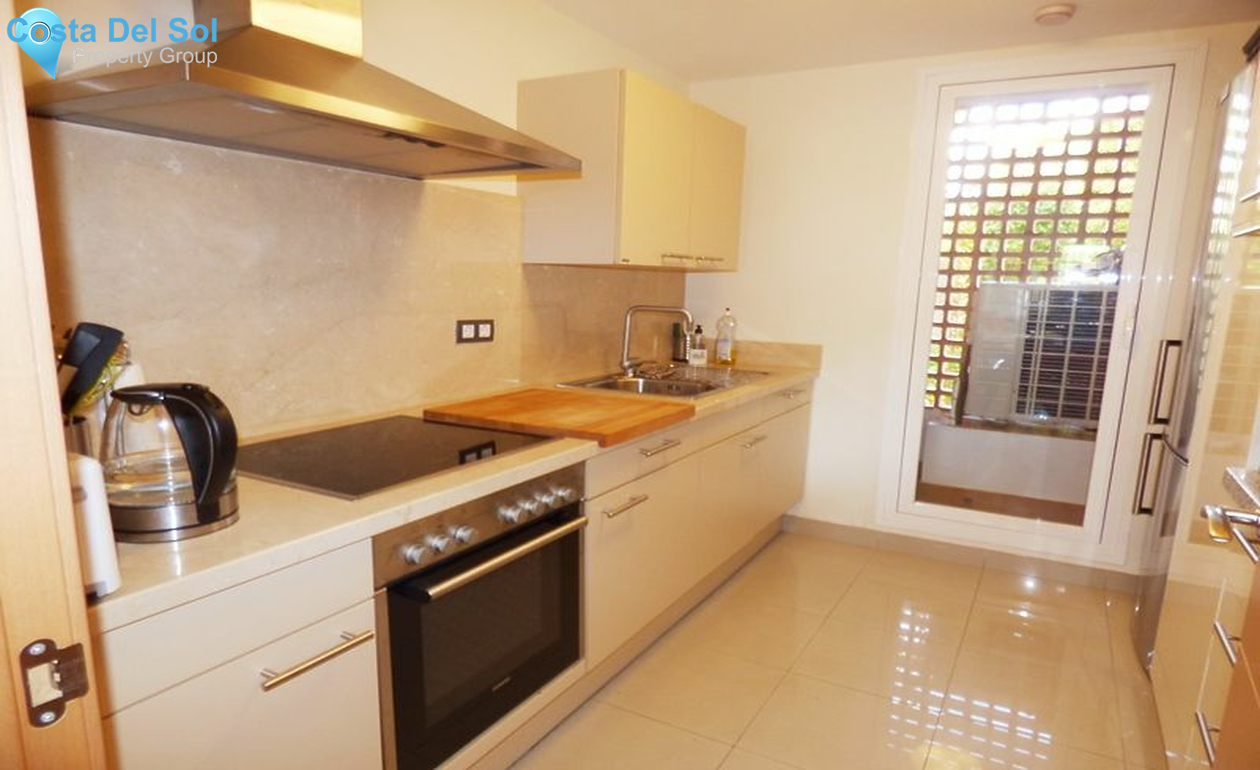 Ground Floor Apartment in Estepona-1228215