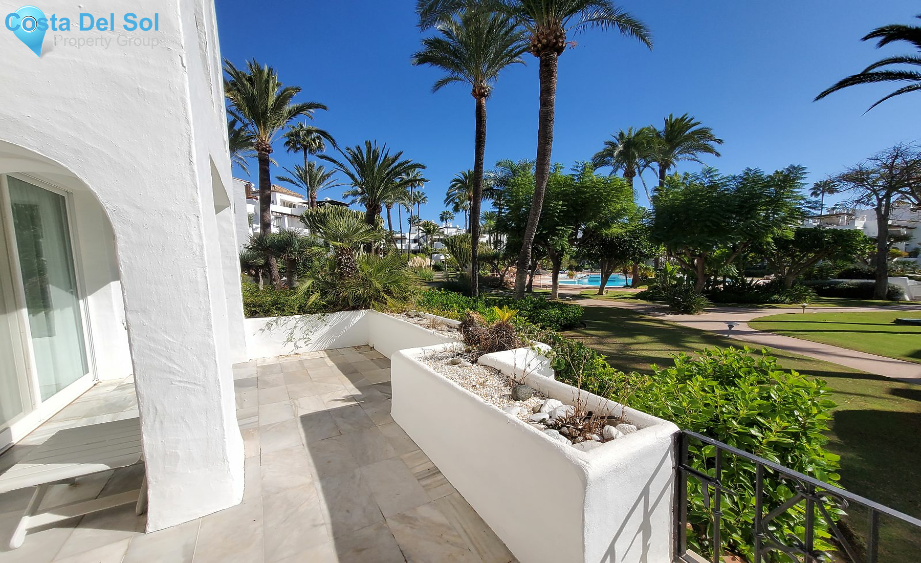 Ground Floor Apartment in Estepona-1530412