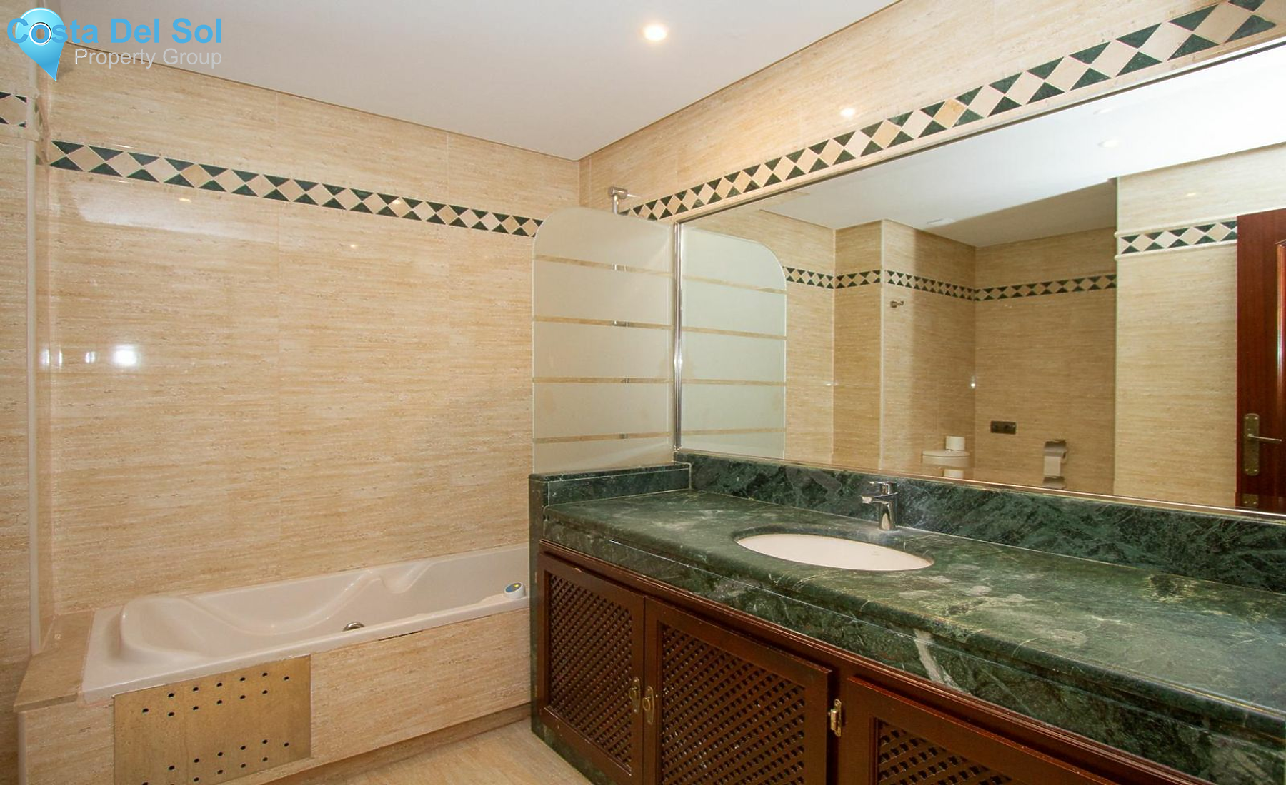 Ground Floor Apartment in La Mairena-1395997