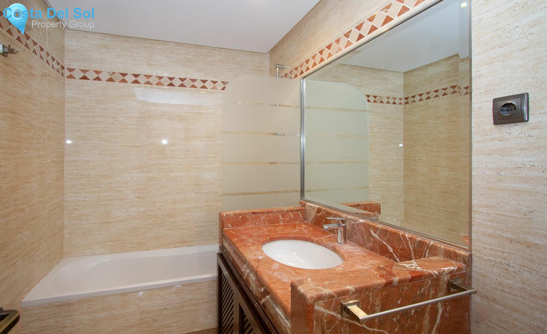Ground Floor Apartment in La Mairena-1395998