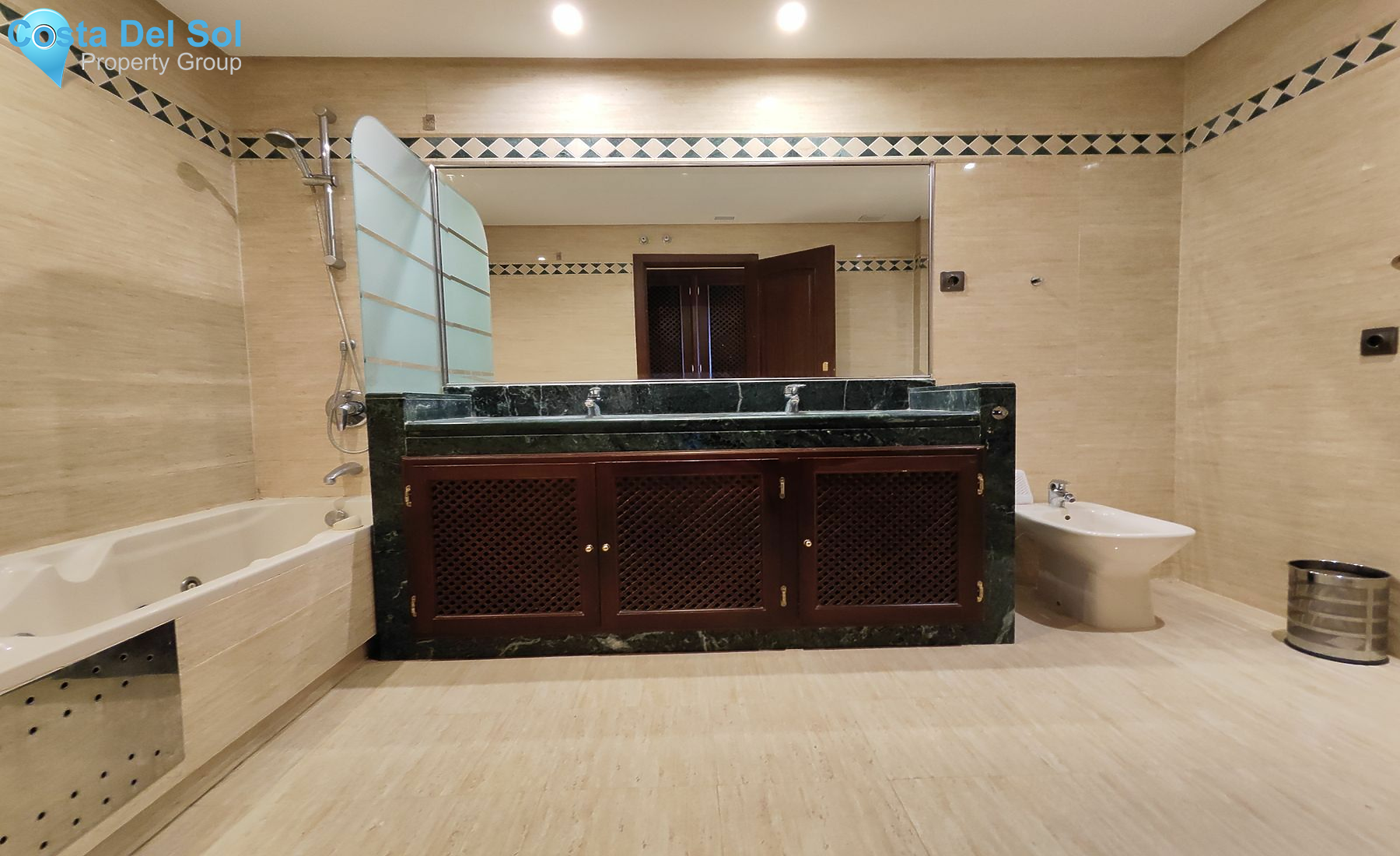 Ground Floor Apartment in La Mairena-1516792